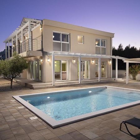 Villa Olivia - New And Modern House With Pool, Souna, Jacuzzi & Playground, Liznjan - Istra Buitenkant foto