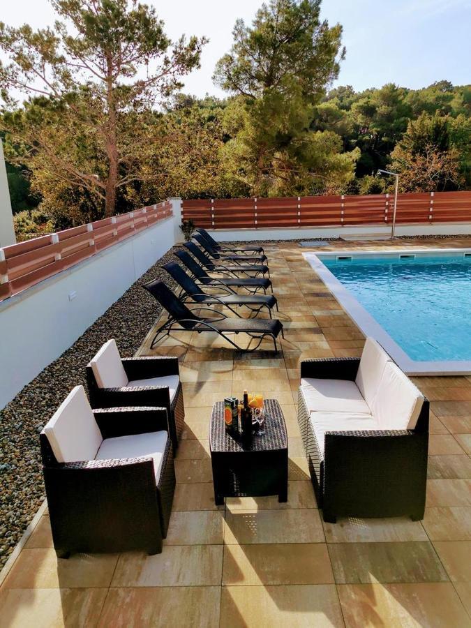 Villa Olivia - New And Modern House With Pool, Souna, Jacuzzi & Playground, Liznjan - Istra Buitenkant foto