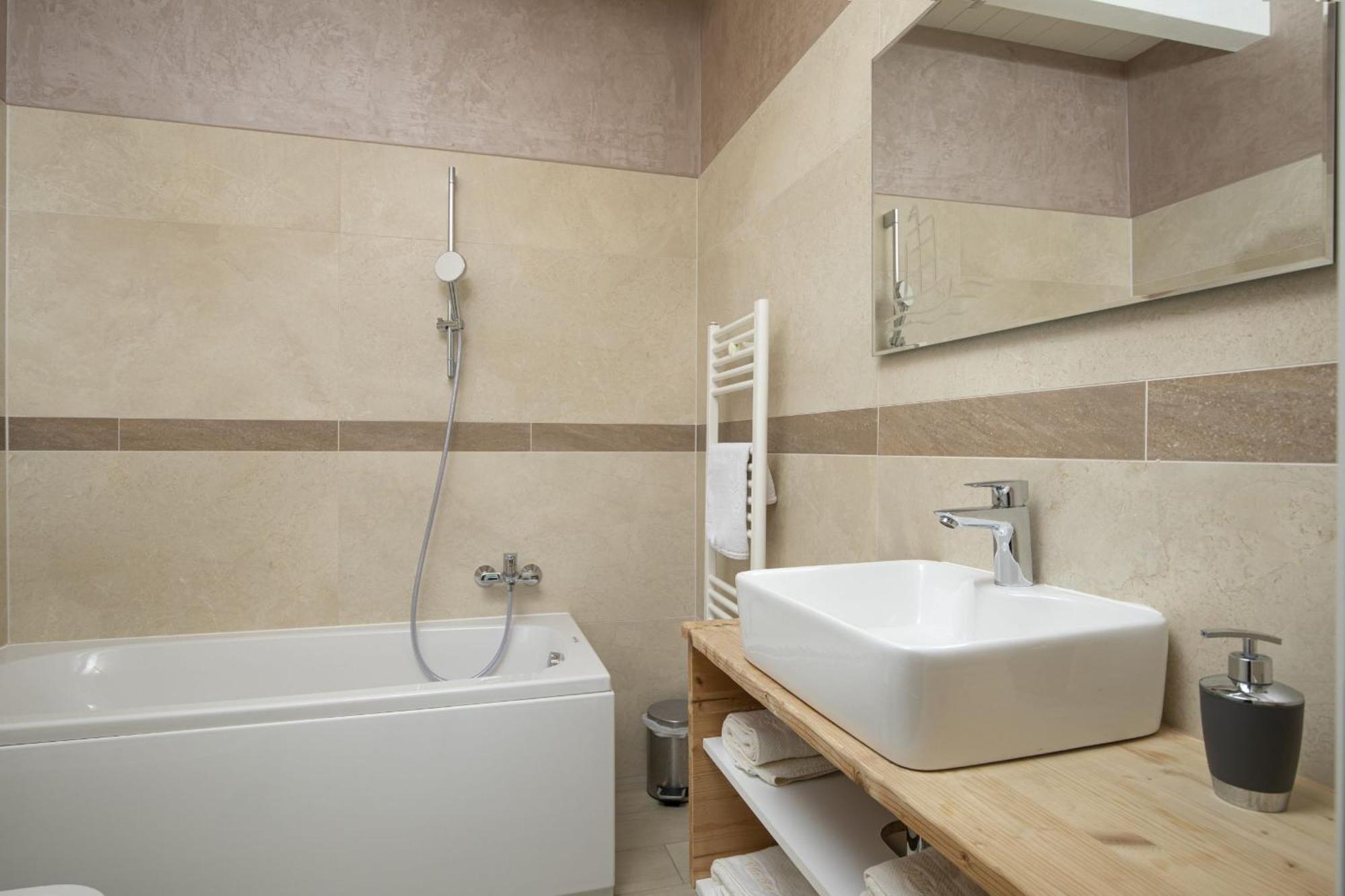 Villa Olivia - New And Modern House With Pool, Souna, Jacuzzi & Playground, Liznjan - Istra Buitenkant foto