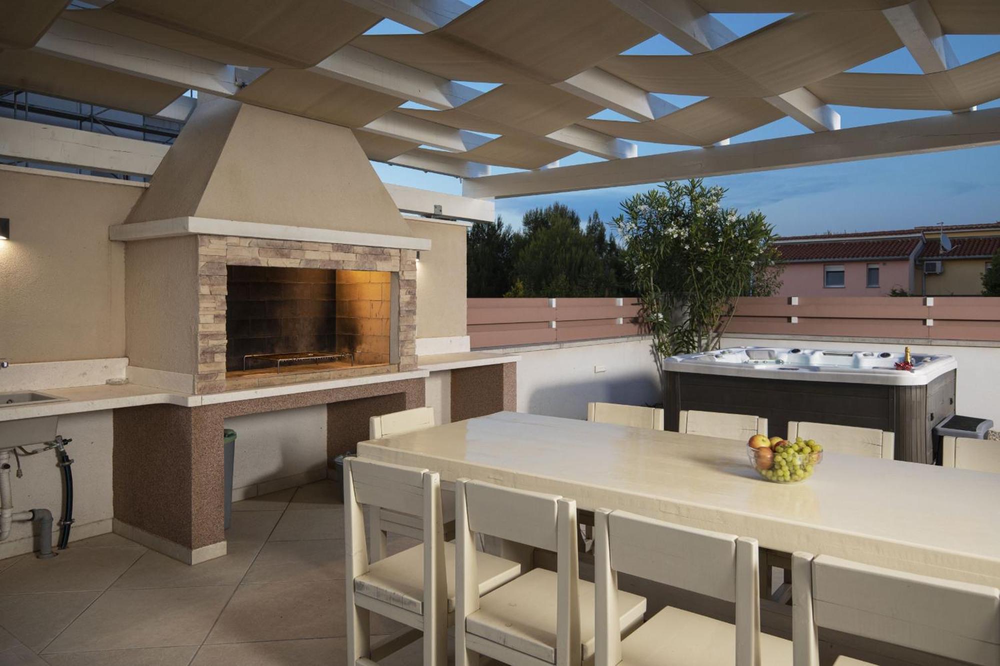 Villa Olivia - New And Modern House With Pool, Souna, Jacuzzi & Playground, Liznjan - Istra Buitenkant foto